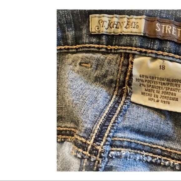 ST. John’s Bay,Women’s stretch Jeans, 33” waist - Picture 4 of 10